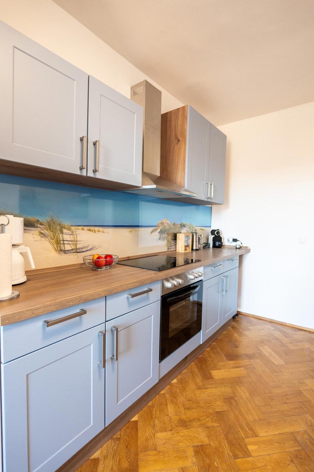 Doppelhaus- Villa Leipzig Schleussig , Moderner Altbau Apartment Dachetage Mit 2 Schlafzimmern Und Separatem Zusatzzimmer , Parkplatz - Balkon - Kamin - Eicheparkett - Arbeitsplatz Luaran gambar